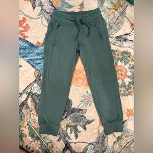 Old Navy Active Dri-Motion Green Jogger Pants | XS (4–5)